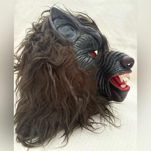 Vintage Halloween Mask Wolfie
Seoul Coin Corp Korea
Wolf Mask with Brown Fur - Picture 1 of 7